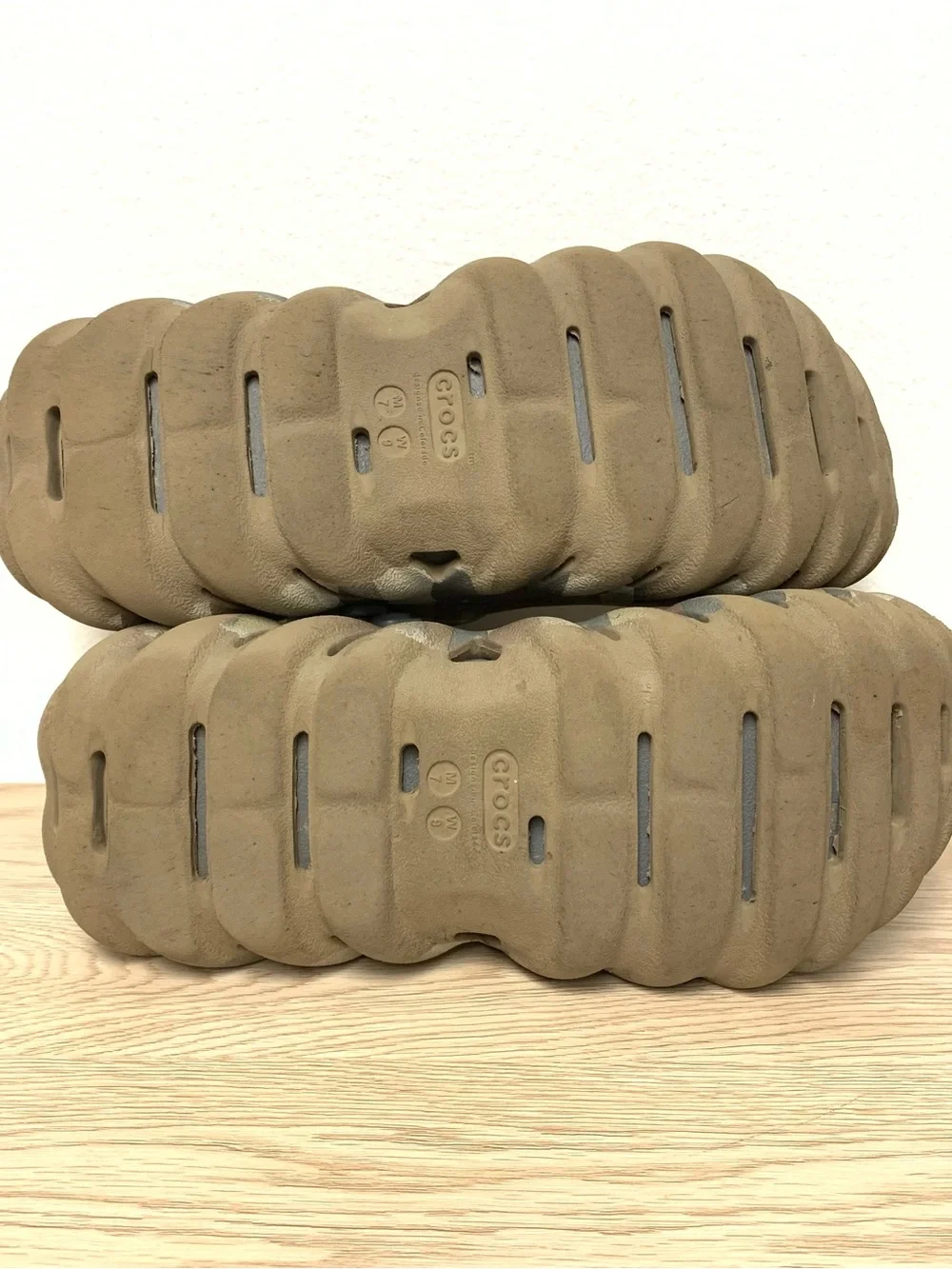 Crocs Echo Camo Redux Clog Shoes Mens 7 Womens 9 Gray Tan Camouflage Scuffs